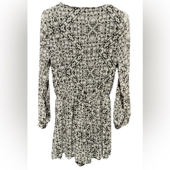 Express Black & White Paisley ROMPER SMALL PETITE NWT Length 32in pit - pit 15in - Picture 2 of 5